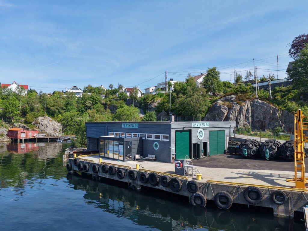 Fartøy ved kai